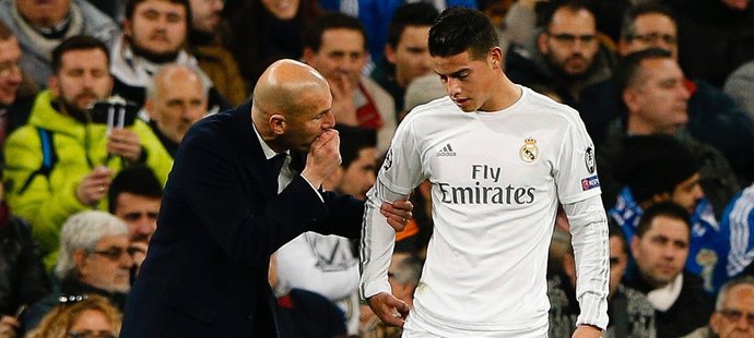 Trenér Realu Madrid Zinedine Zidane a James Rodríguez