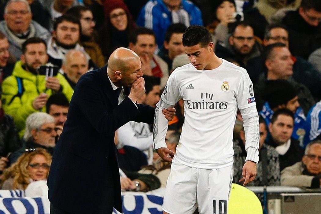 Trenér Realu Madrid Zinedine Zidane a James Rodríguez