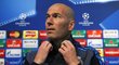 Trenér Realu Madrid Zinedine Zidane na tiskové konferenci