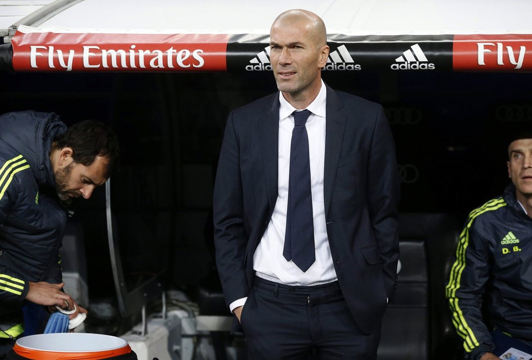 Trenéra Realu Madrid Zinedina Zidana zasáhla chvíli po nástupu velmi nepříjemná zpráva o zákazech přestupů