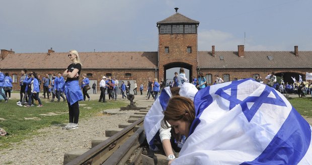 Úcta obětem holokaustu: Jeruzalém se zastavil, Osvětimí šel Pochod živých