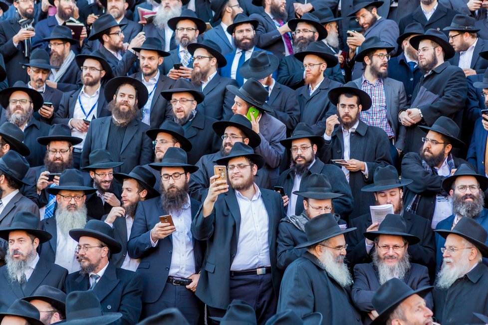 Ortodoxní židé zakázali dívkám vzdělání: „Je to nebezpečné,“ varují rabíni.