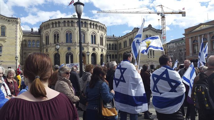 Lidé demonstrovali proti narůstajícímu násilí vůči Židům
