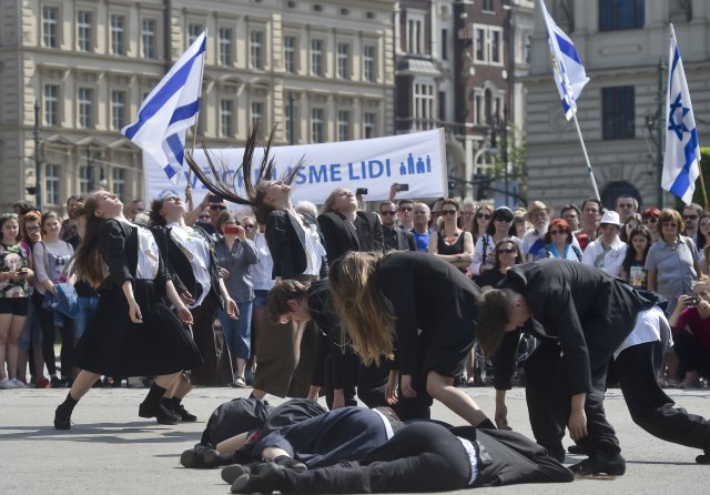 Centrem Prahy prošel Pochod dobré vůle, který si připomíná oběti holocaustu.