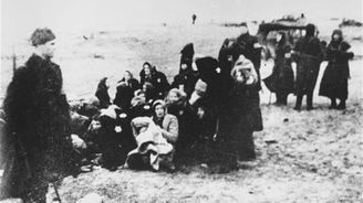 Smrt, strach a beznaděj. Unikátní fotky ukazují málo známé masakry Židů v Pobaltí