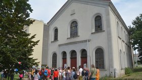 Židé obnovu hřbitova v Libni už oželeli. Zájemce vzali ale osm metrů nad hroby