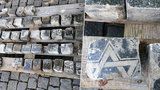 Nový pomník pro Žižkov: Z rozřezaných židovských náhrobků ho vytvoří známý sochař Róna
