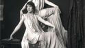 Ziegfeld Follies. Dívky, které v této show účinkovaly, jsou dodnes považovány za jedny z nejkrásnějších. Ziegfeld Follies. Dívky, které v této show účinkovaly, jsou dodnes považovány za jedny z nejkrásnějších.