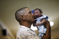 Brazílii trápí „zikagang“: Muži v armádních uniformách drancují domácnosti