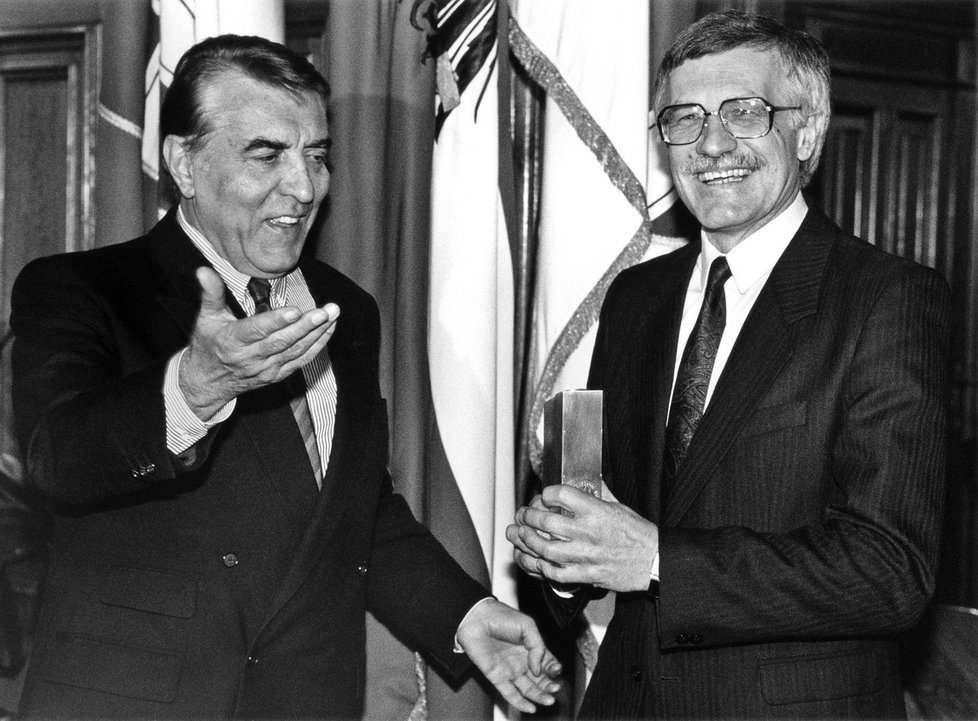 Bývalý vídeňský starosta Helmut Zilk a někdejší český premiér a prezident Václav Klaus na snímku z roku 1991