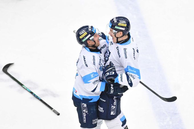 ONLINE: Třinec - Sparta 0:2. Pysyk zvyšuje, Liberec otáčí proti Dynamu. Kometa ztrácí ONLINE: Třinec - Sparta 0:2. Pysyk zvyšuje, Liberec otáčí proti Dynamu. Kometa ztrácí