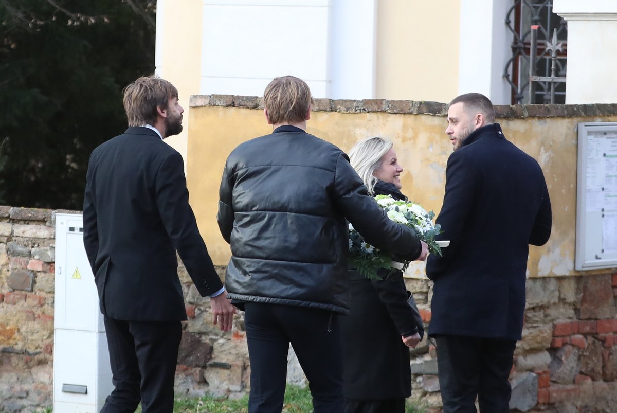 Pohřeb maminky Veroniky Žilkové Olgy Žilkové v Úněticích - Vincent Navrátil