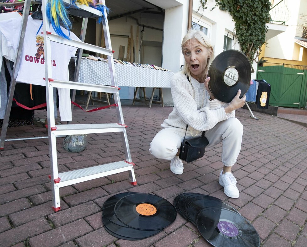 Veronika Žilková se zapojila do garážového prodeje a u sebe doma prodávala všechno možné...