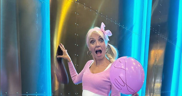 Veronika Žilková vyrazila v outfitu od svých dcer a vnučky jako Barbie do kina na film Barbie.