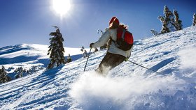 Stále více lyžařů jezdí na hory s nedostačujícím pojištěním (ilustrační foto).