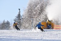 Velký přehled: Skiareály v Česku zdražují. Kolik si kde připlatíte?