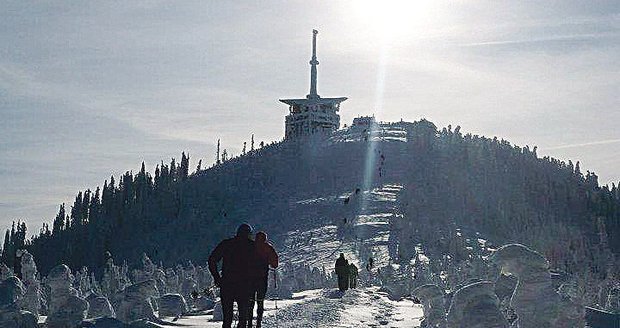 Na Lysé hoře v Beskydech se včera sešlo na 600 milovníků extrémních sportů. Pokusili se co nejvíckrát zdolat horu během jednoho dne.