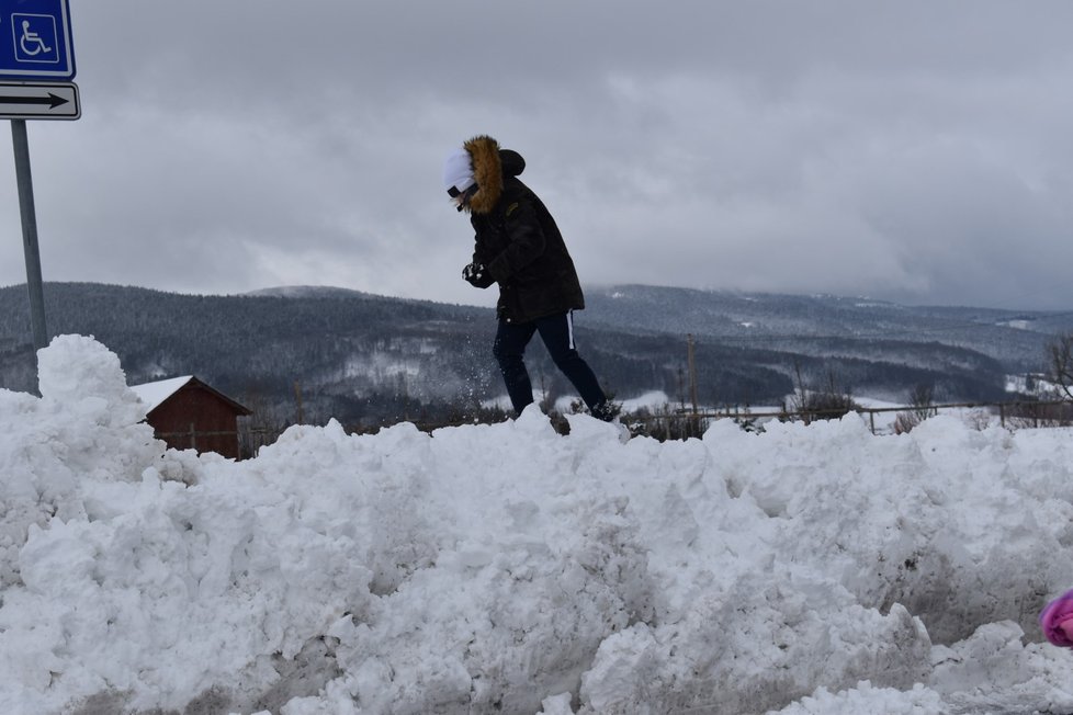 Středa 5. 2. v 11:30 hodin, -1,5 stupně Celsia a 30 centimetrů přírodního sněhu