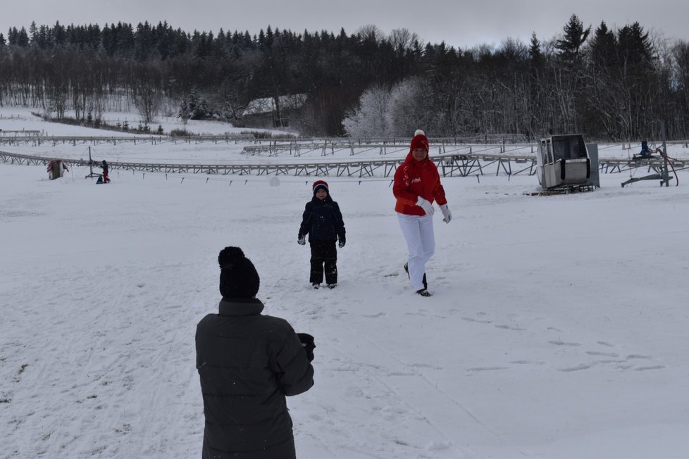 Středa 5.2. v 11:30 hodin, -1,5 stupně Celsia a 30 centimetrů přírodního sněhu.