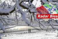 Zima udeří v plné síle, ranní teploty budou klesat až k -12 °C. Sledujte radar Blesku