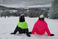 Na Česko se žene chumelenice, sněžit bude i v nížinách. Sledujte radar Blesku