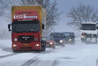Pozor! V noci bude sněžit. V celém Česku hrozí sněhové jazyky