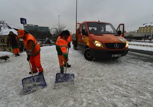 Praha téměř zdvojnásobí plochu chodníků, které bude v zimě uklízet od sněhu.