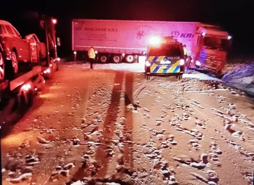 Nehoda kamionu na dálnici D1 na Vysočině (16.12.2022)