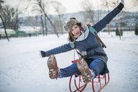 Skládací sáňky, vyhřívané ponožky. Tyhle vychytávky užijete v zimě nejen na horách!