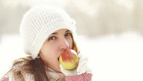 Hubnutí v zimě má svá pravidla. Tyto potraviny vám pomohou a zlepší náladu!