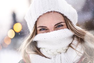 Jak v zimě pečovat o svou pokožku? Nechte si poradit od dermatologa