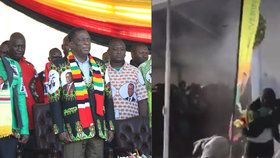 Výbuch na mítinku prezidenta Zimbabwe Emmersona Mnangagwy v sobotu 23.6. poranil několik lidí včetně viceprezidenta s manželkou.