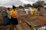Koronavirus v Zimbabwe: Země hlásí přeplněné márnice (10. 8. 2021)