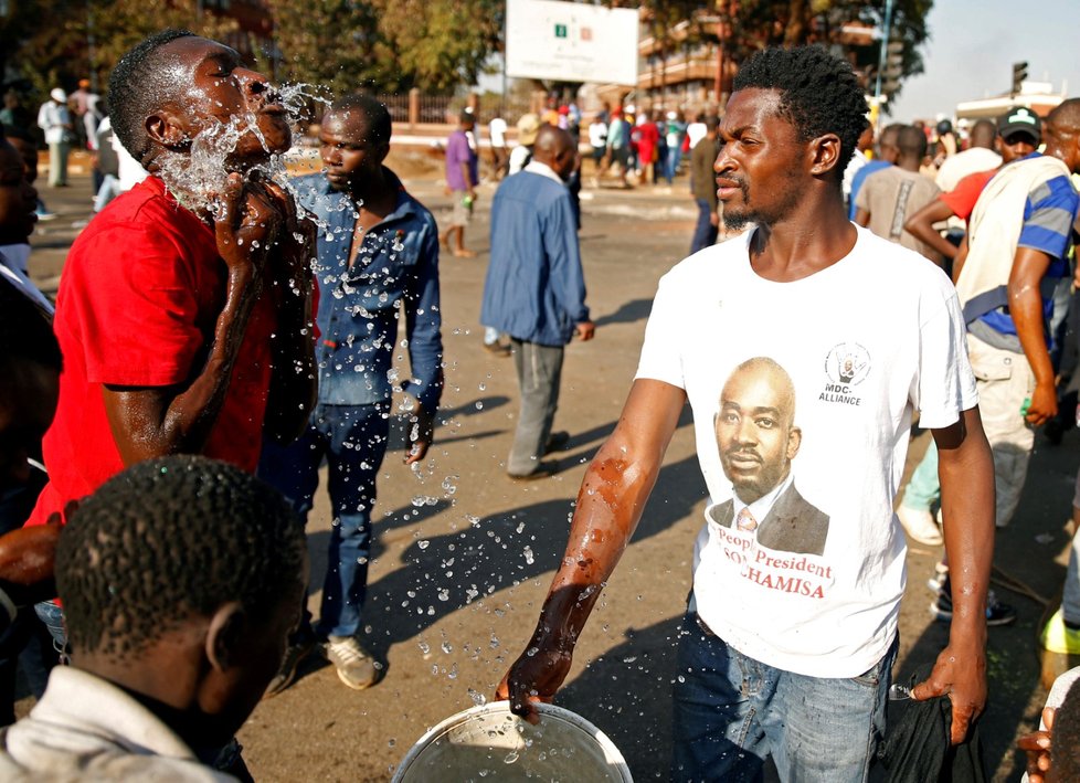 Nepokoje v Zimbabwe kvůli prezidentským volbám, 1. 8. 2018.