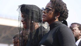 Grace Mugabeová na pohřbu svého manžela, diktátora Mugabeho