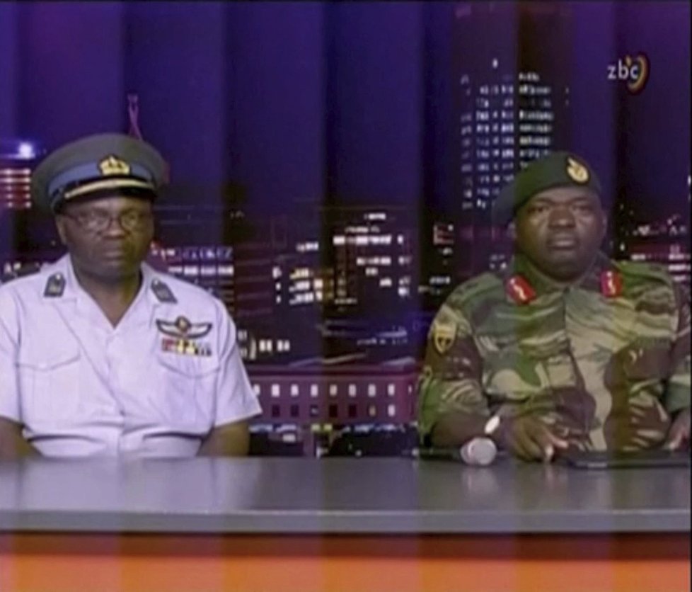 Mluvčí zimbawské armády generál Moyo informuje o situaci.