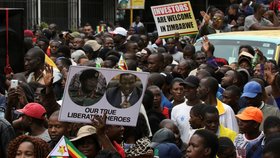 Radost nad očekávaným koncem prezidenta Mugabeho