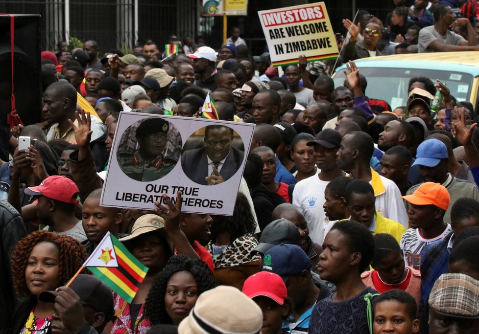 Radost nad očekávaným koncem prezidenta Mugabeho