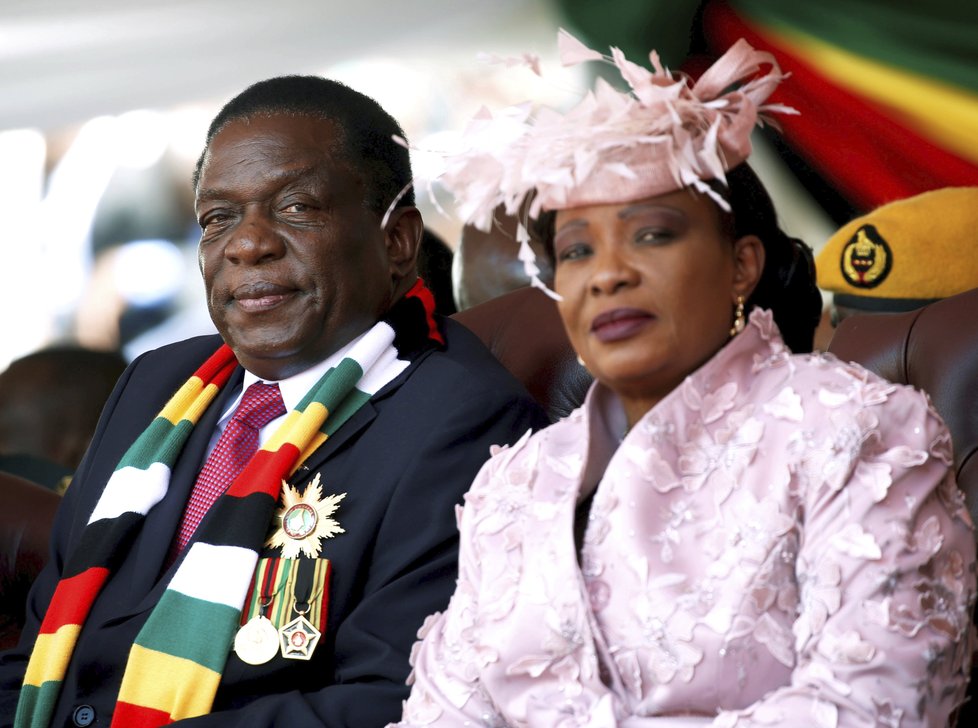 Prezident Emmerson Mnangagwa s manželkou Auxilliou