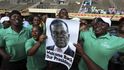 Lidé v Zimbabwe radostně vítají Emmersona Mnangagwa jako svého nového prezidenta.