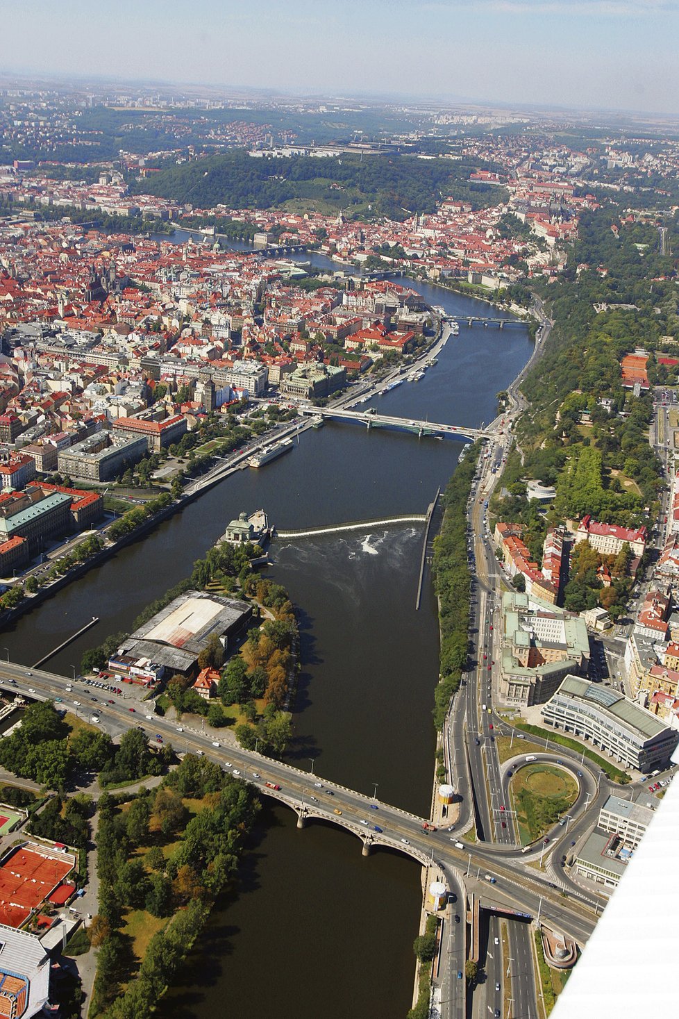 Zimní stadion Štvanice se nacházel v západní části ostrova. Ta je od roku 2011, kdy byl stadion srovnán se zemí, prázdná.