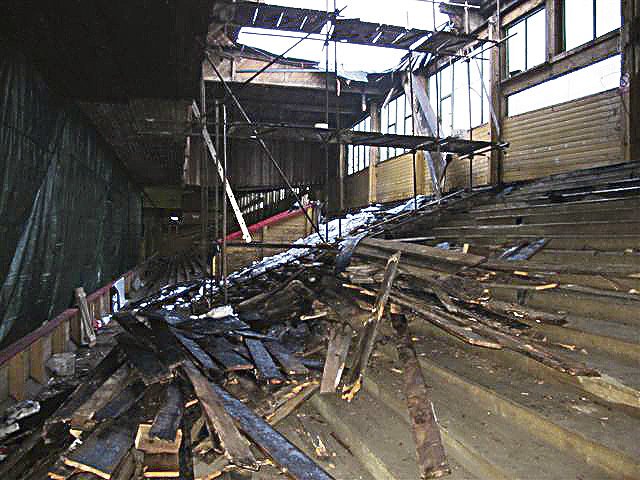 Takto vypadal stadion Štvanice před demolicí. Neutěšený pohled.