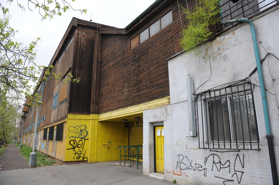 Takto vypadal zimní stadion Štvanice před demolicí v roce 2011.