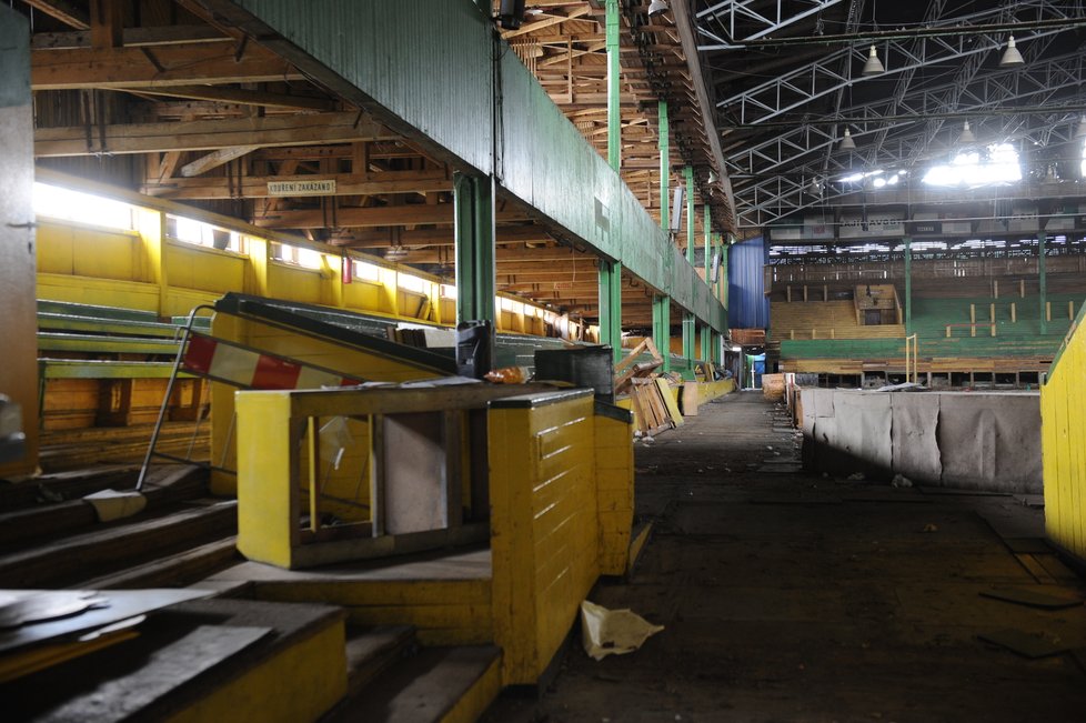 Takto vypadal zimní stadion Štvanice před demolicí v roce 2011.