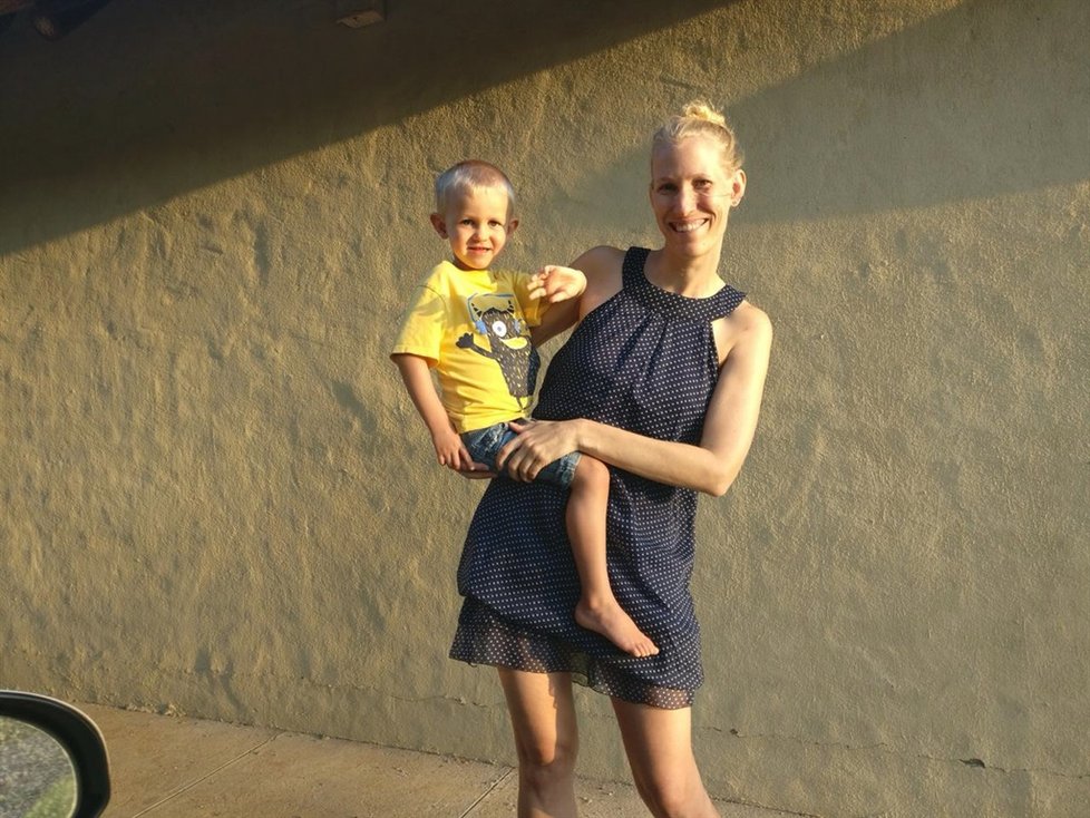 Kate Williams (35) a její tříletý syn.