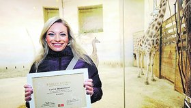 Lucka Borhyová přijela do pražské ZOO pokřtít žirafího samečka