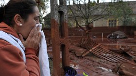 Únik jedovatého bahna způsobil v Maďarskou naprostou zkázu, která nemá obdoby