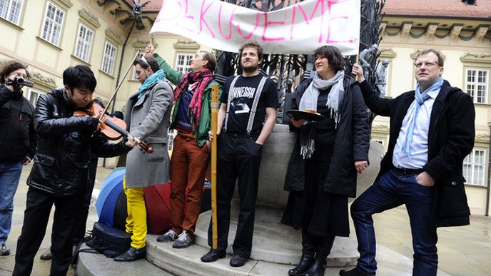 Žít Brno ještě jako aktivisté. Uprostřed Matěj Hollan, vedle něj Barbora Antonová a vpravo Svatopluk Bartík