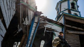 Válka na Ukrajině: V Žitomiru zasáhla ruská raketa i dřevěný kostel z 19. století. (29.4.2022)