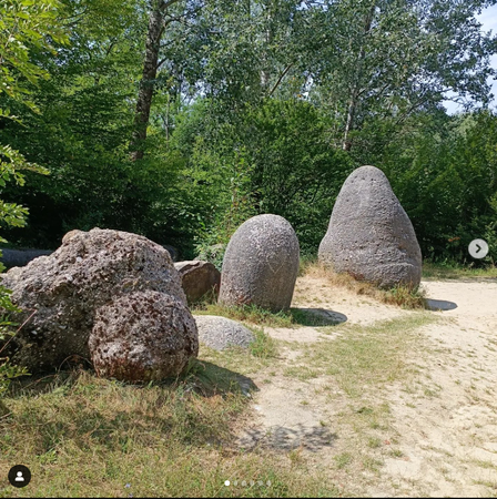 Živé kameny trovanty v Rumunsku mohou být pozůstatkem návštěvy UFO?